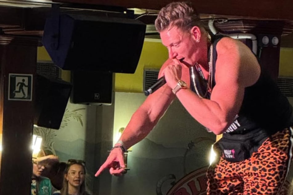 Aktuell startet der Reality-Casanova als Partysänger am Ballermann durch.