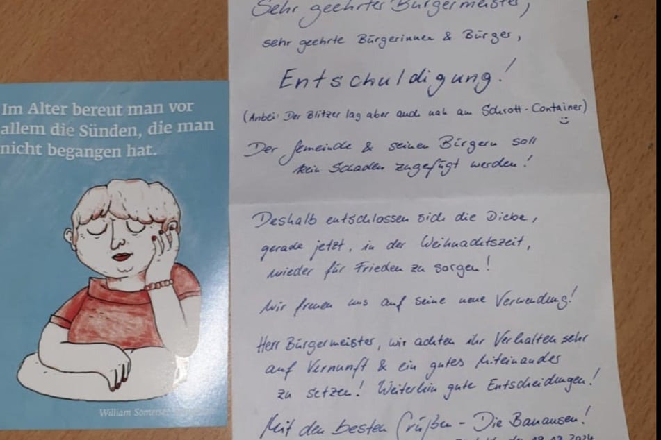 Der Brief der "Banausen" mit der Bitte um Entschuldigung für den Diebstahl war am Blitzer angebracht.