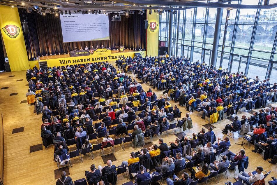 Mehr als 900 Mitglieder kamen ins Internationale Congress Centrum Dresden.