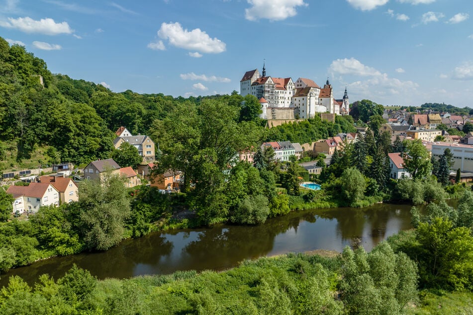 Über dem Mulderadweg thront Schloss Colditz.