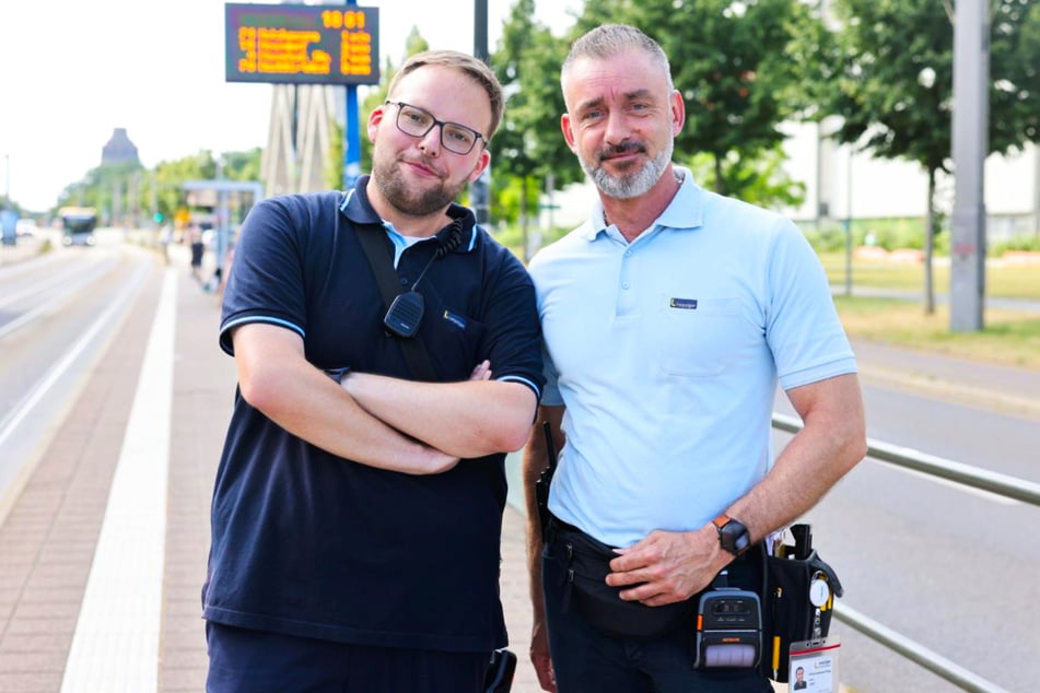 Philipp (29, l.) und Dirk (47) haben sich bewusst für ihren Job entschieden und es bisher keinen Tag bereut.