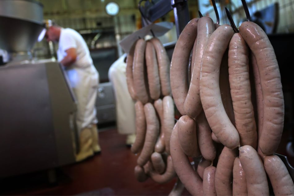 Der Eindringling bediente sich am Sortiment der Metzgerei. (Symbolbild)