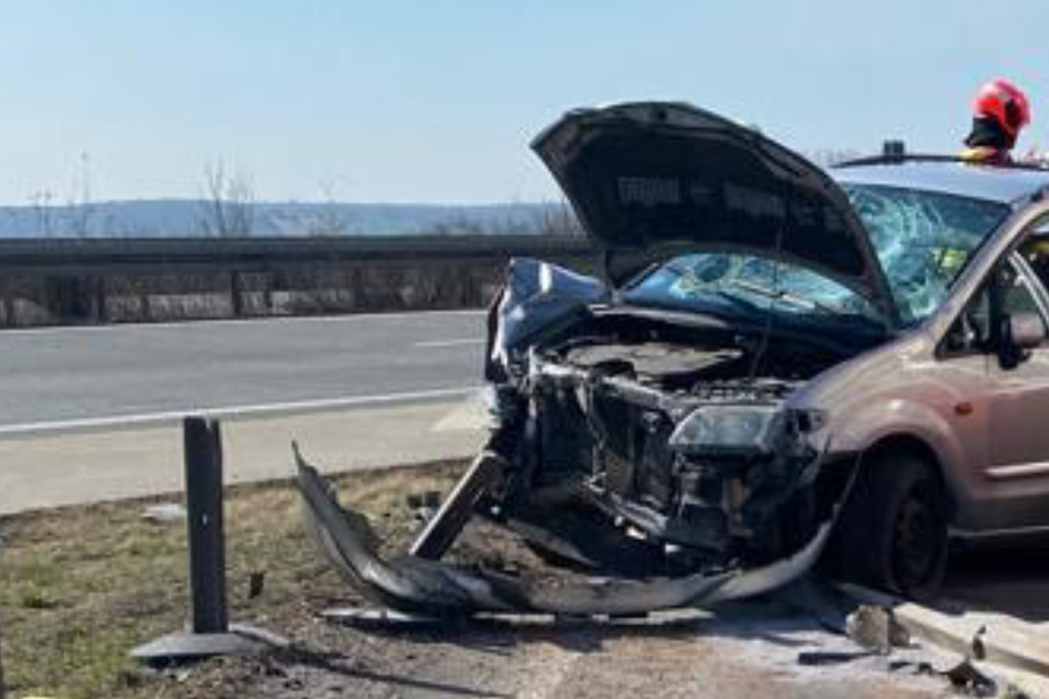 Unfall A38: Minivan kracht auf Autobahn in Leitplanke: Wurde der Fahrer geblendet?