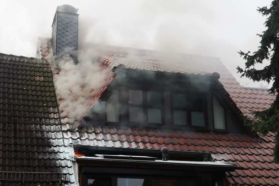 Das Dachgeschoss stand in Flammen.