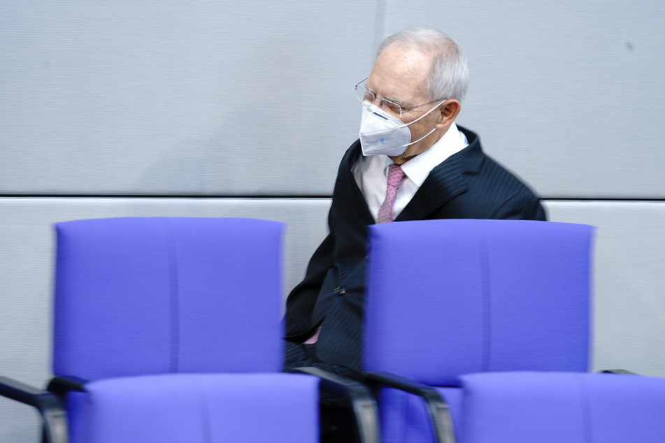 Wolfgang Schäuble (CDU), Bundestagspräsident, kommt zur Sitzung des Bundestags.