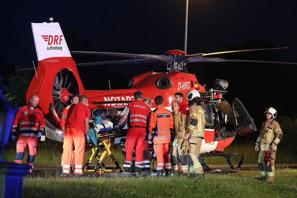 Der Rettungshubschrauber "Christoph 62" flog den schwerverletzten 63-Jährigen in eine Klinik.