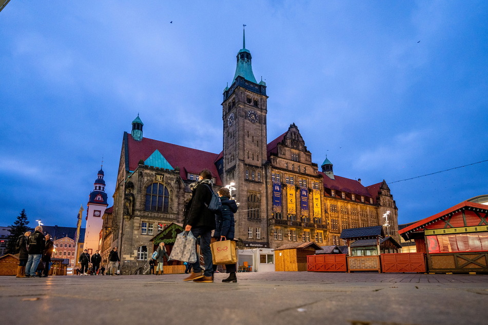 Auch im vergangenen Jahr fand der Weihnachtsmarkt coronabedingt nicht statt. Wenig verwunderlich, dass "corona sachsen" auf Platz 2 der Google-Suchergebnisse landete.