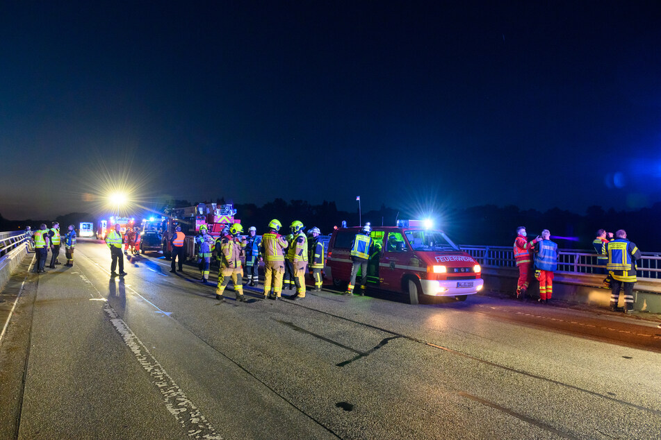 Mehr als 100 Rettungskräfte sollen im Einsatz gewesen sein.