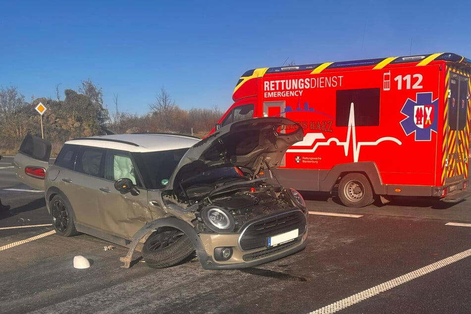 Beide Fahrzeuge wurden bei dem Crash schwer beschädigt.