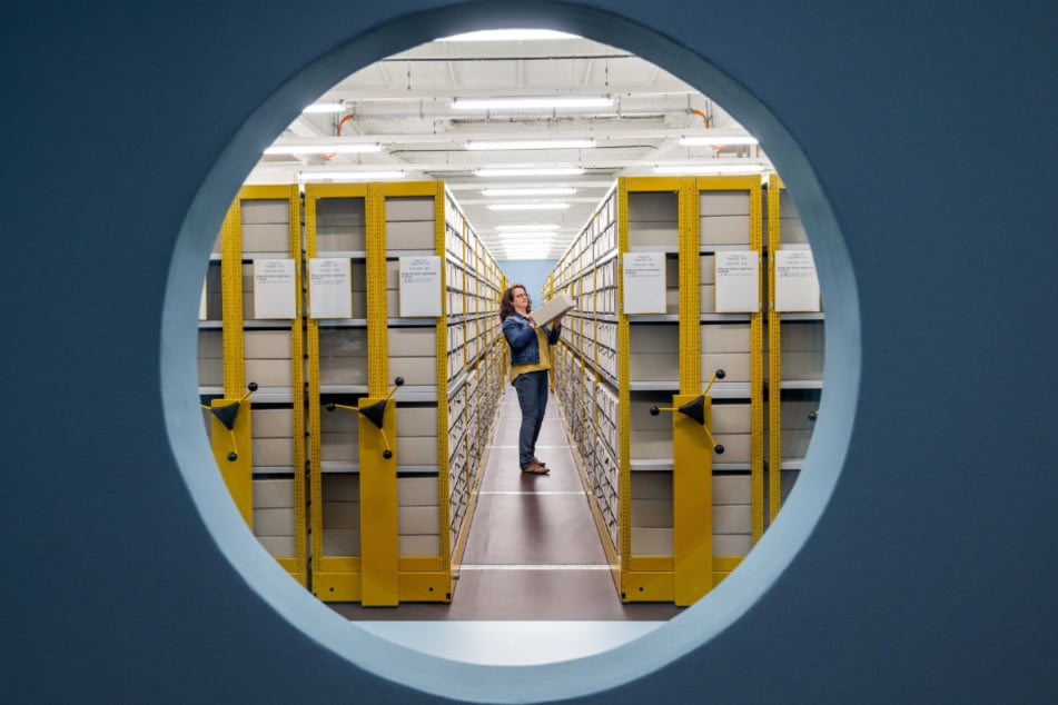 Das Stasi-Unterlagen-Archiv zeigt Dokumente und Fotografien.