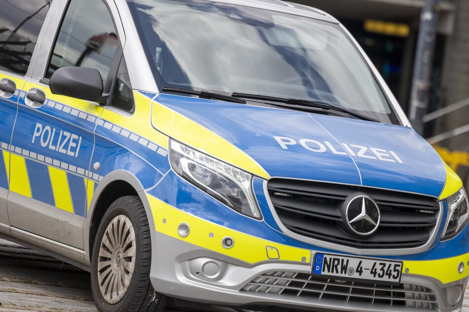 Auto kollidiert mit zwei Passanten: 27-Jähriger stirbt!