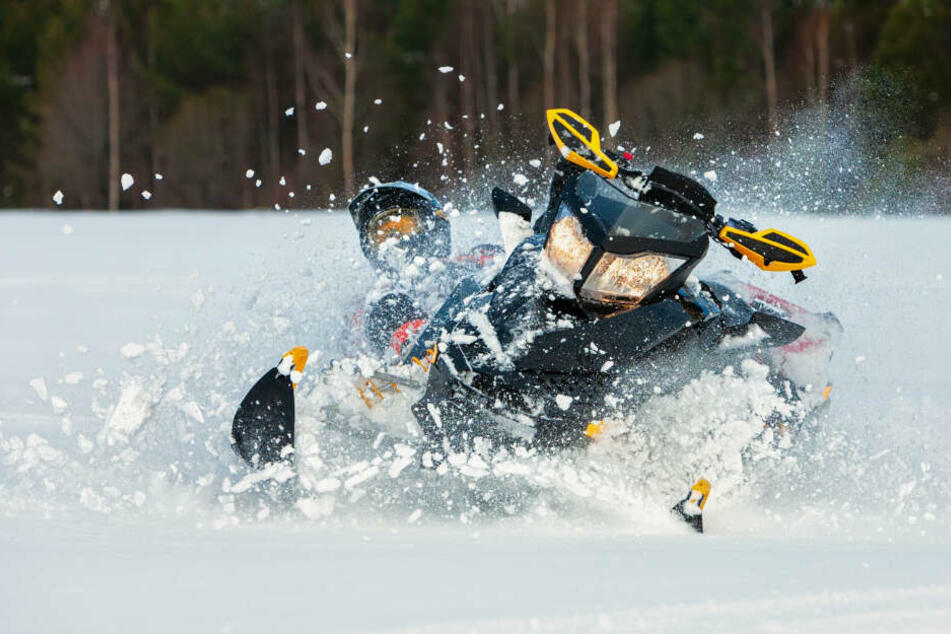 Bei einem Unfall in Nordrhein-Westfalen kam ein 50-jähriger Schneemobil-Fahrer ums Leben. (Symbolbild)