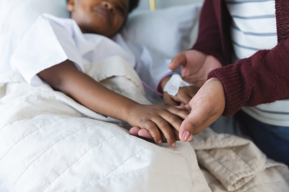 Kind (4) erscheint alleine zu OP - Ärztin adoptiert ihren kleinen Patienten