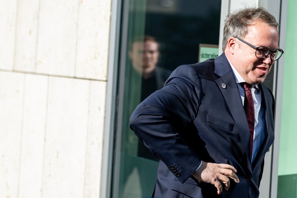 Ministerpräsident Mario Voigt (48, CDU) hat der Thüringer Wirtschaft Unterstützung versprochen.