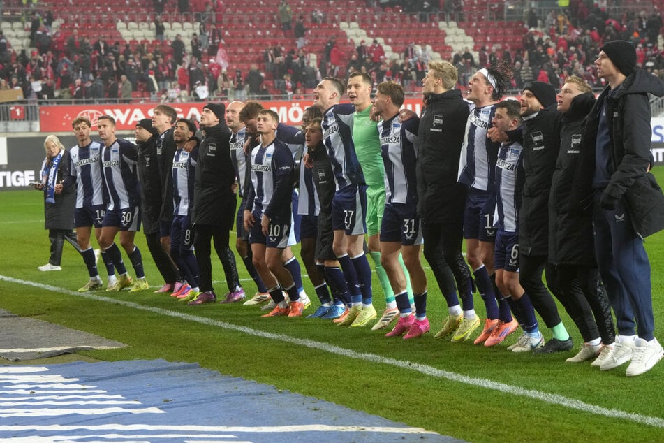 Hertha lässt sich verdientermaßen feiern.