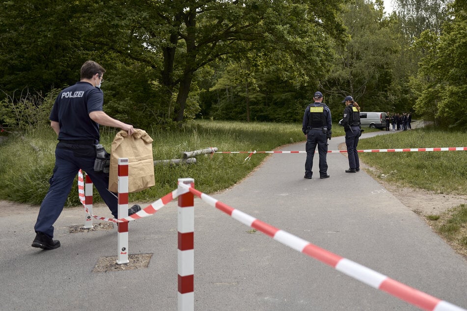 Auf dem Weg zur Arbeit entdeckte ein Polizist das tote Baby am Wegesrand.