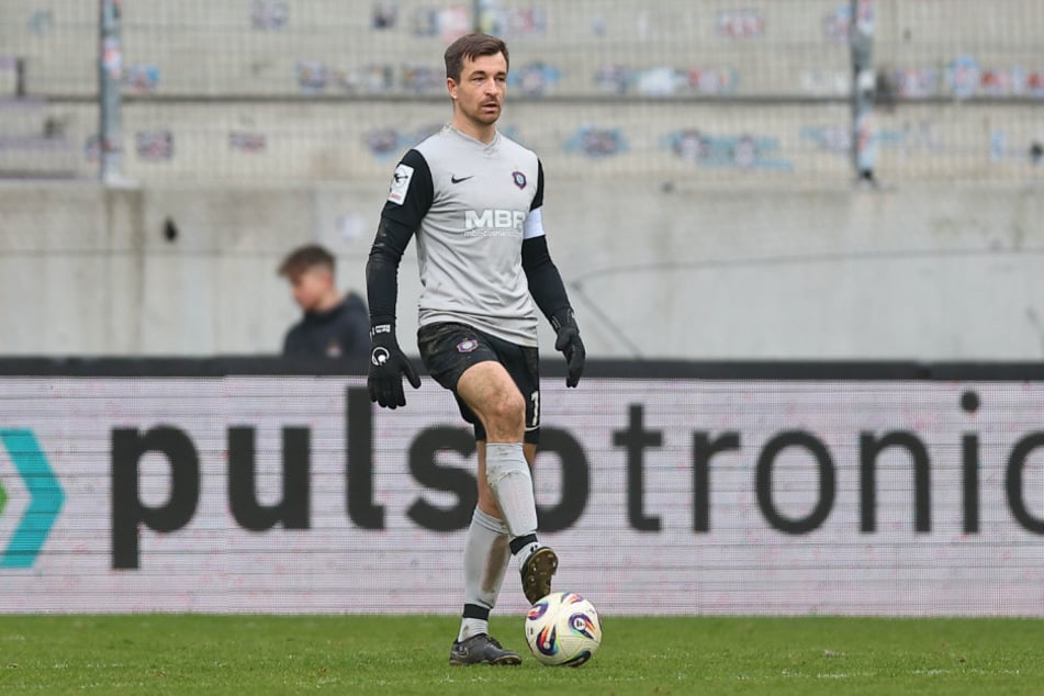 Martin Männel (38) möchte auch in der kommenden Saison Teil der Auer Mannschaft bleiben.