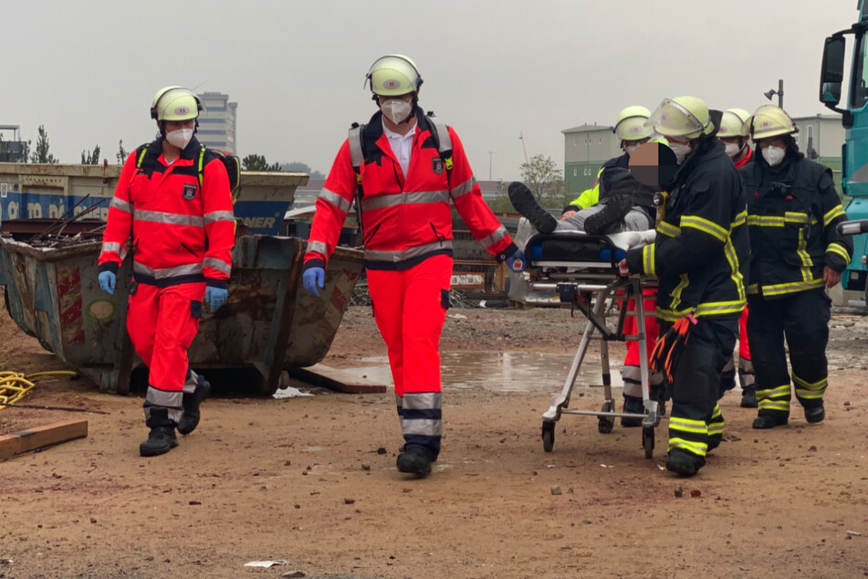 Blitzeinschläge und Starkregen: Mehrere Bauarbeiter nach Gewitter in Gefahr