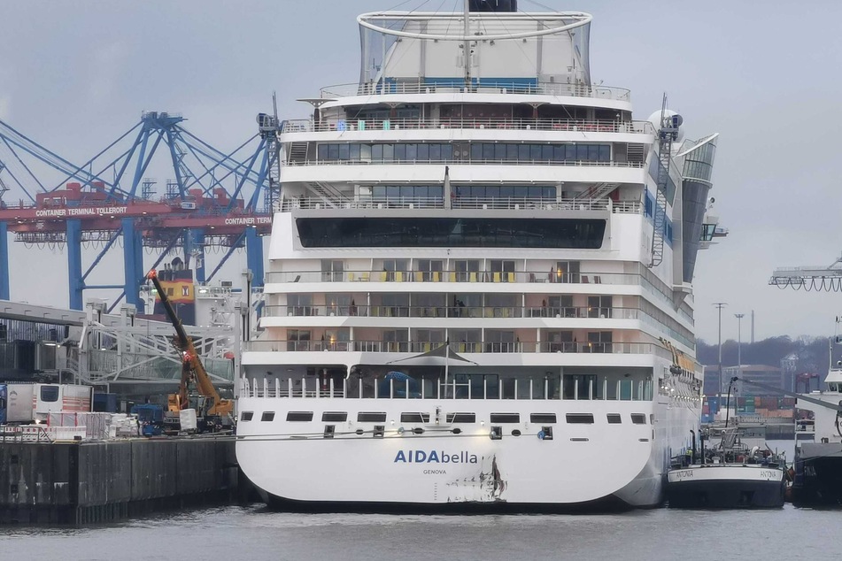 Das Kreuzfahrtschiff "Aidabella" hatte einen Unfall im Hamburger Hafen.