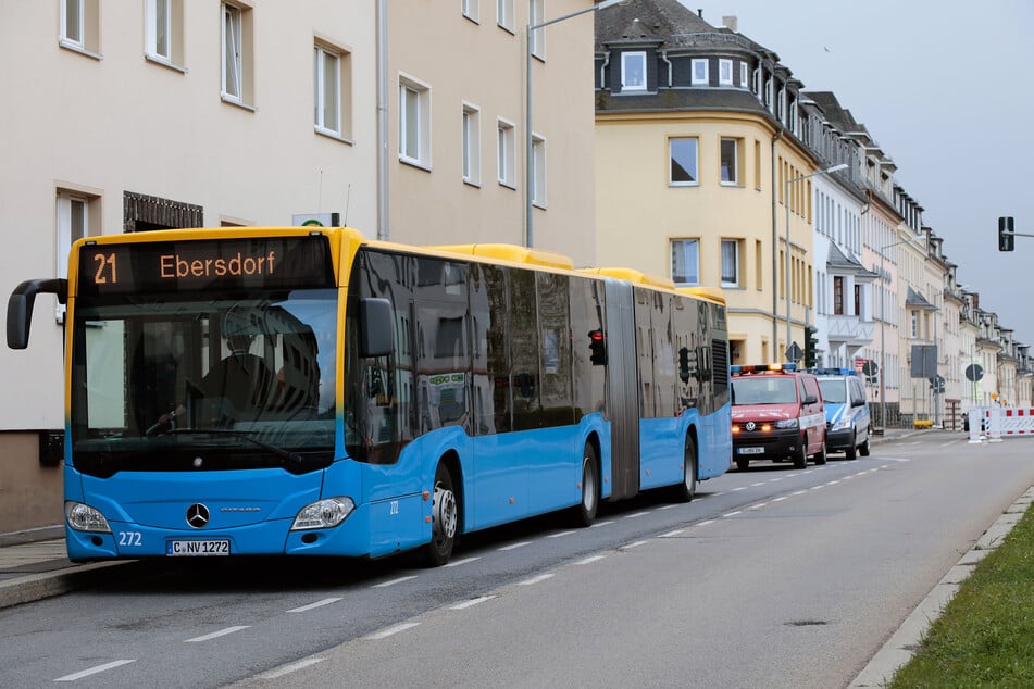An der Haltestelle "Helmholtzstraße" in Chemnitz stiegen zwei Jugendliche (13, 14) aus der Buslinie 21 aus. Anschließend wurden sie von Teenagern attackiert. (Archivbild)