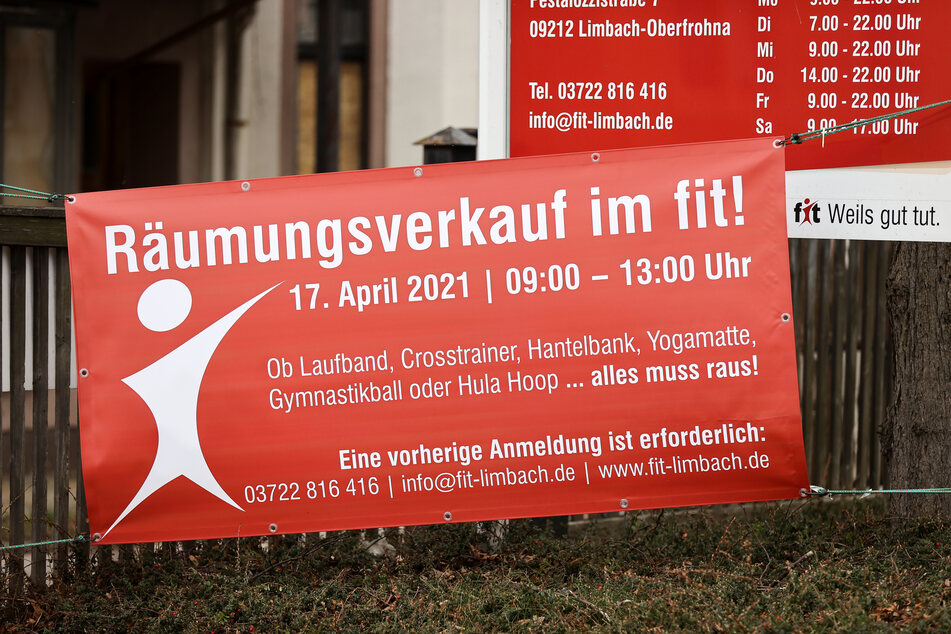 Alles muss raus: Das Fitnessstudio in der Pestalozzistraße in Limbach-Oberfrohna startet den Räumungsverkauf. Der Lockdown zwang die Betreiberin in die Knie.