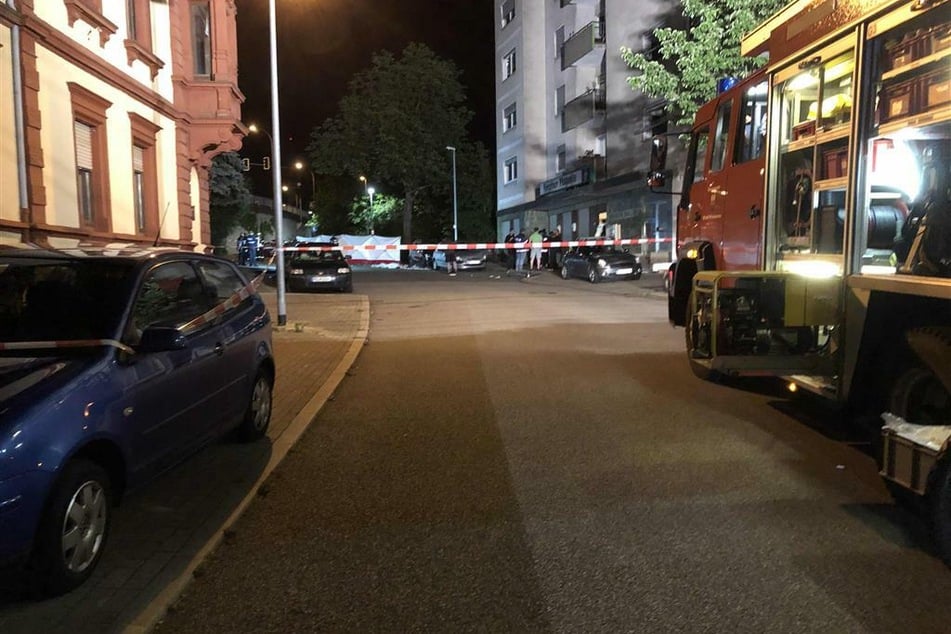 Ein Mensch starb bei dem Unfall, sechs weitere wurden verletzt.