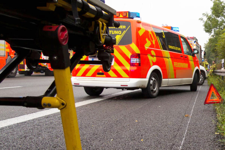 Der Rettungsdienst musste die Unfallverursacherin in ein Krankenhaus bringen. (Symbolbild)