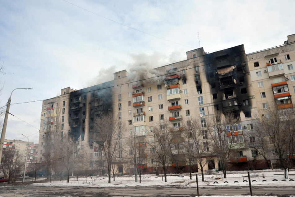 In der ostukrainischen Stadt Sjewjerodonezk sind mehrere Hochhäuser zerstört worden.