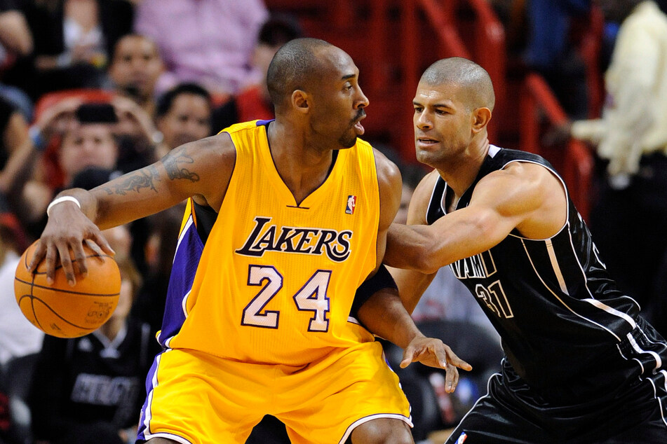 Kobe Byrant (l.) verteidigt bei einem Spiel 2012 den Ball gegen Shane Battier von Miami Heat.