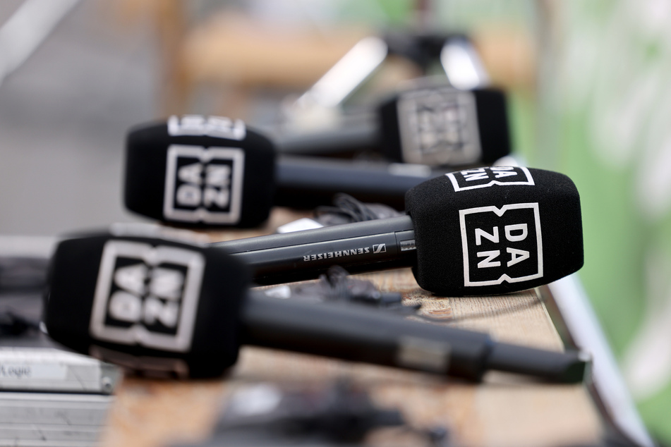 Bleiben die DAZN-Mikrofone in der Bundesliga demnächst liegen?