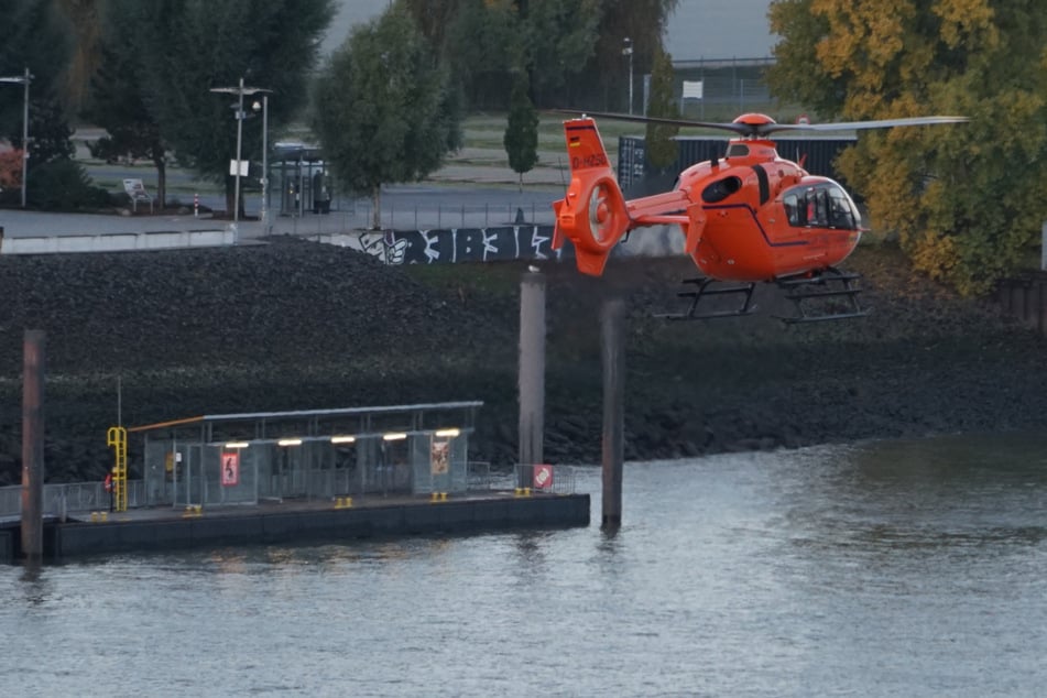 Ein Rettungshubschrauber unterstützte die Suche aus der Luft.