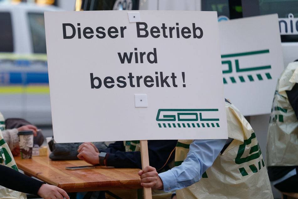 Bahnstreik hat weiterhin starke Auswirkungen auf regionalen Zugverkehr: Ersatzfahrplan soll es richten