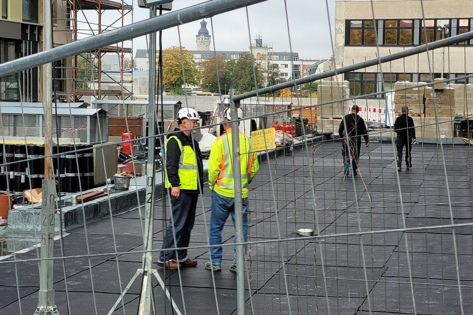 Rund um den neuen ALDI-Gebäudekomplex laufen noch anderweitige Bauarbeiten.