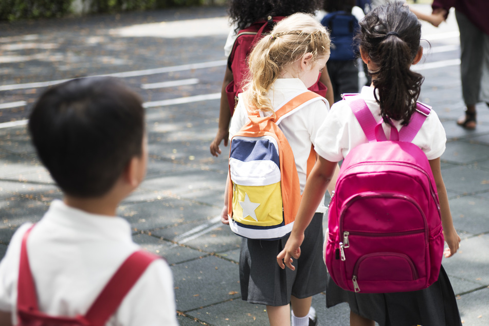 Die Stornokosten für abgesagte Klassenreisen sollten Eltern nach Auffassung der SPD auch im neuen Schuljahr vom schleswig-holsteinischen Bildungsministerium ersetzt bekommen.