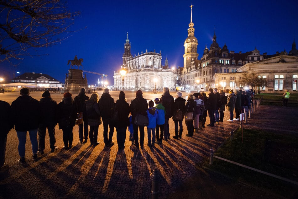 Für die Koordinierung der Menschenkette sind jedes Jahr Freiwillige im Einsatz.