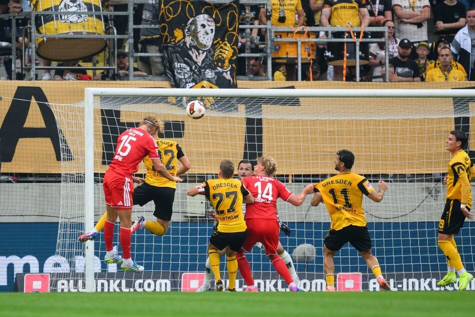 Tom Rothe (21, l.) brachte Berlin in der guten ersten Halbzeit per Kopf in Führung.