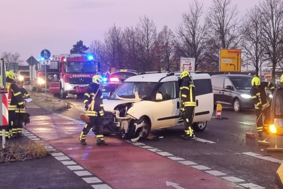 Bilder zeigen die Wucht des Unfalls.