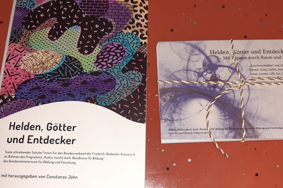 Recht ansprechend kommt das literarische Erstlingswerk von Liebertwolkwitzer Grundschülern daher. Dazu gibt es ein Hörbuch und obendrauf persönliche Postkarten der jungen Autoren.