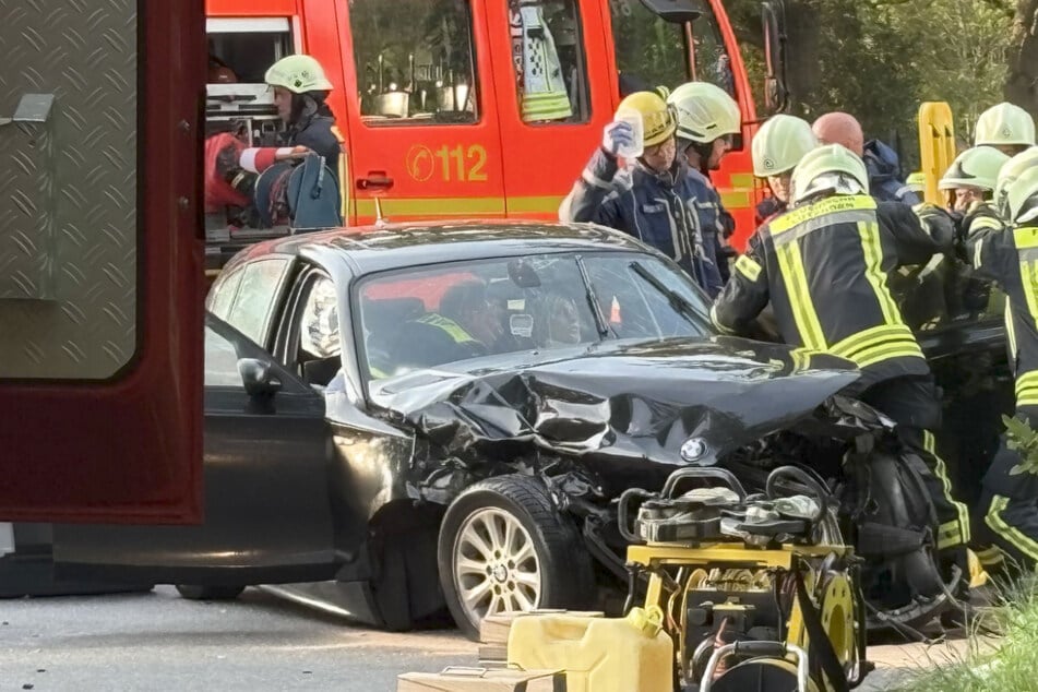 Bei dem Frontalcrash wurden zwei Personen schwer verletzt.