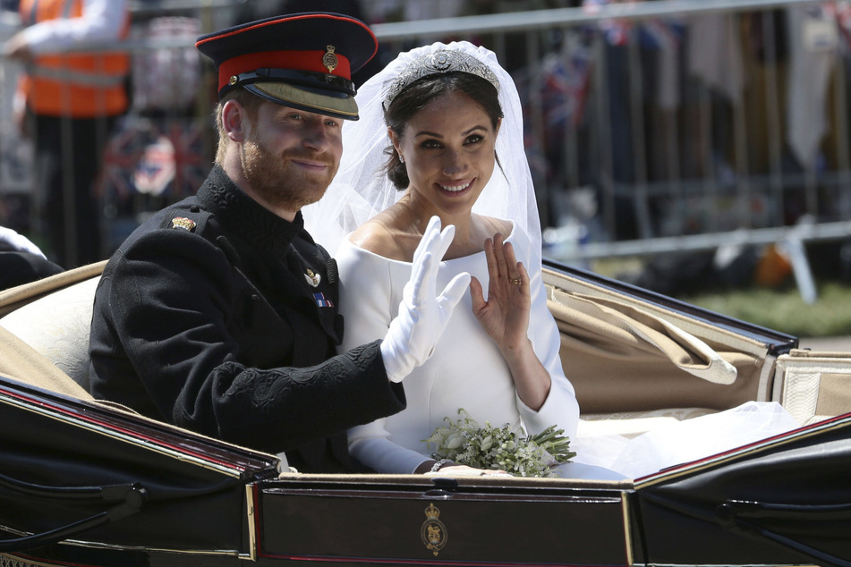 2018 heirateten Meghan und Harry. Seitdem fiel bereits auf vielen Veranstaltungen auf, dass sie den Verlobungsring mit Prinzessin Dianas Diamanten nicht trug.