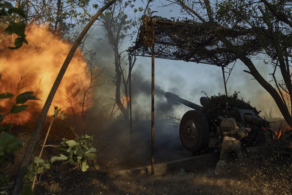 Im Kampf gegen die russischen Soldaten kann die Ukraine nun auch Streumunition einsetzen.