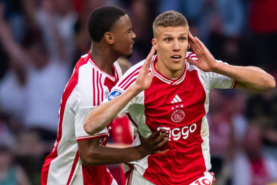 Ex-St.-Pauli-Profi Jakov Medic (24, r) jubelt bei seinem Startelf-Debüt für Ajax Amsterdam gleich über seinen ersten Treffer.