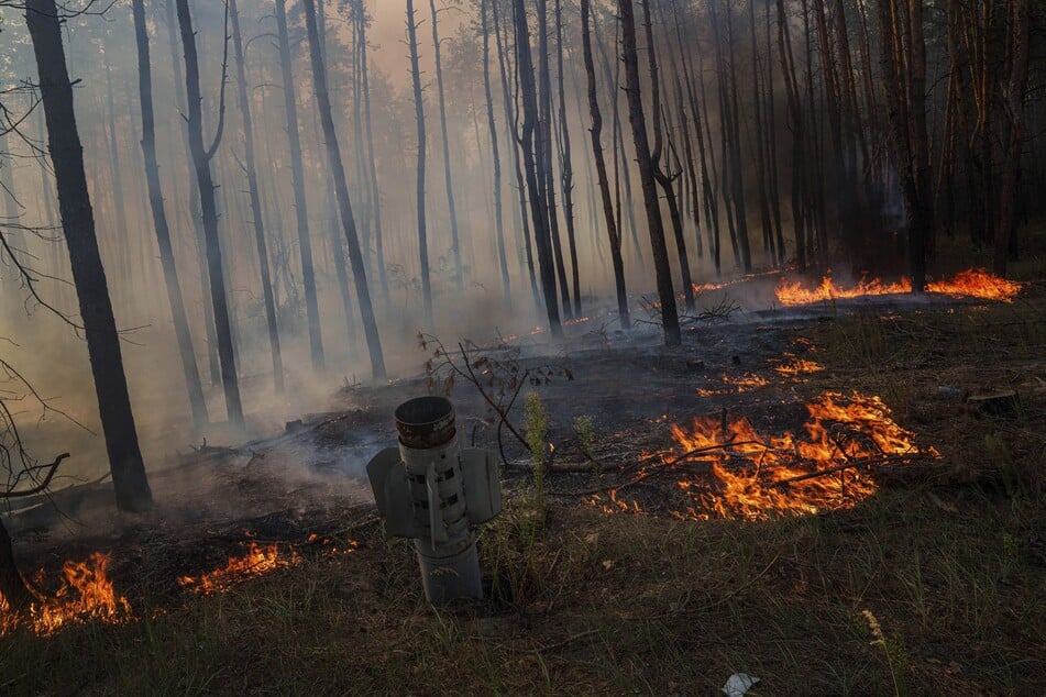 Russischer Beschuss löst einen großflächigen Waldbrand in der Region Tschernihiw aus. (Archivbild)
