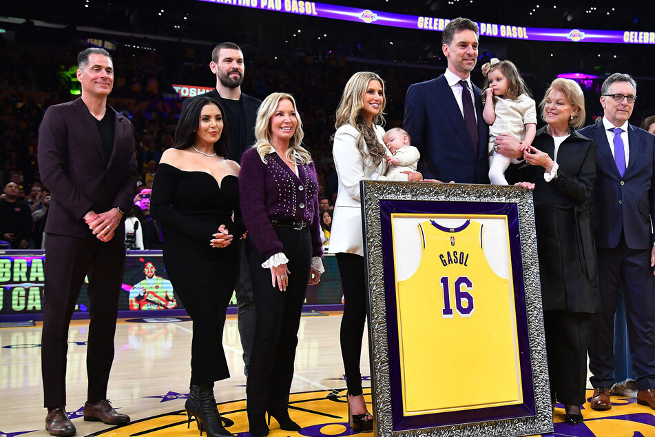 Lakers retire Pau Gasol's jersey on emotional night filled with memories of Kobe Bryant