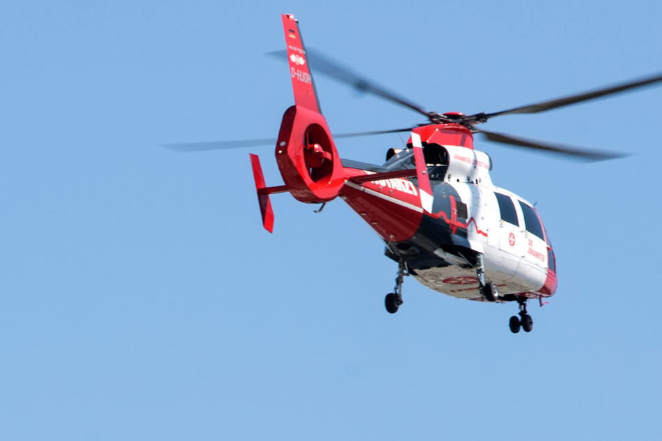 Ein 17-jähriges Mädchen ist bei einem Unfall im Landkreis Wittenberg schwer verletzt worden – es musste in ein Krankenhaus geflogen werden. (Symbolbild)