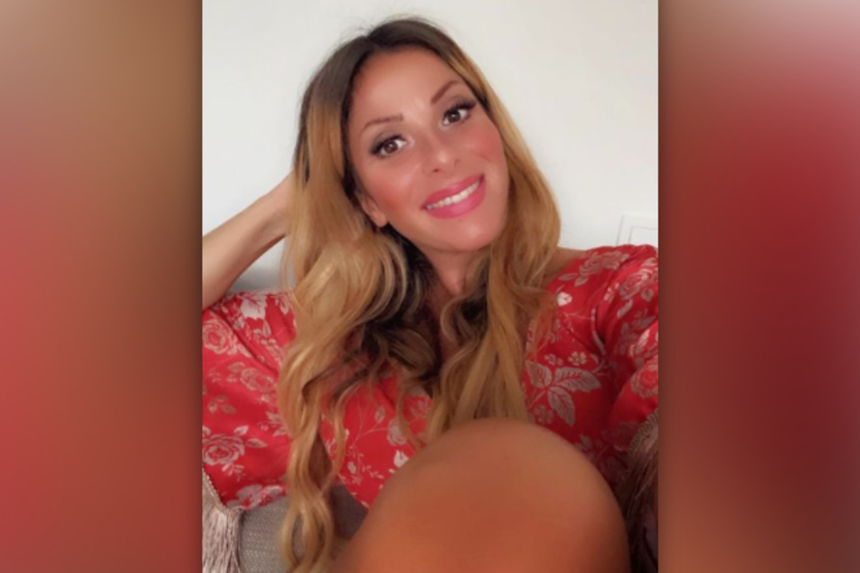 Gülcan Kamps (38) muss sich wegen ihres wachsenden Babybauchs bald von ihrem Verlobungsring trennen.