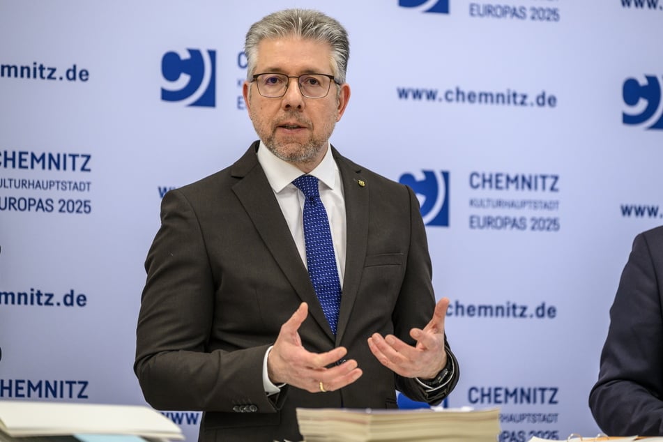 Bürgermeister Ralph Burghart (55, CDU) ist mit dem Umzug der Chemnitzer Abendschulen zufrieden.