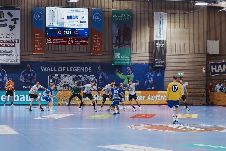 Das Skandal-Spiel in Lübeck, bei dem die Gastgeber beim Treffer zum Unentschieden mit einem Spieler zu viel auf dem Feld agierten, weckt beim HC Elbflorenz Erinnerungen - wenn auch keine guten.