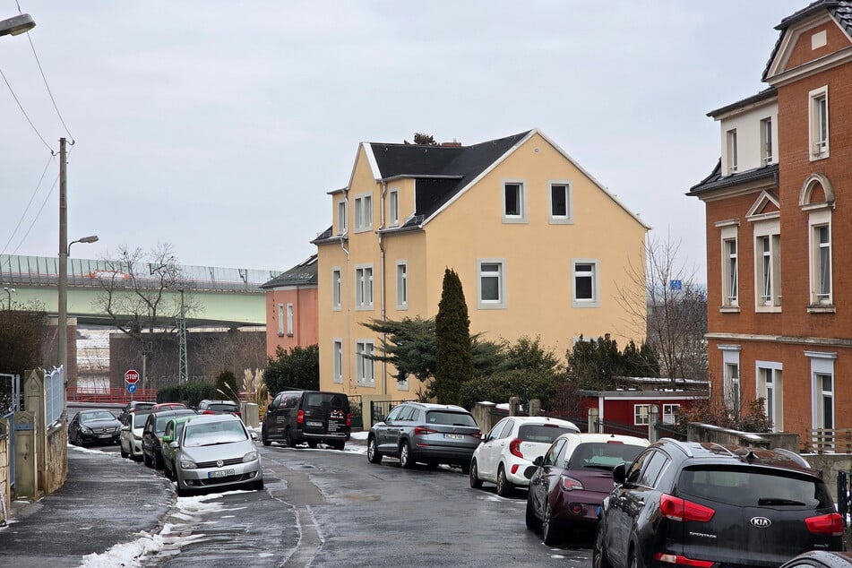 In der Zschonergrundstraße betreibt sie das Freudenhaus.