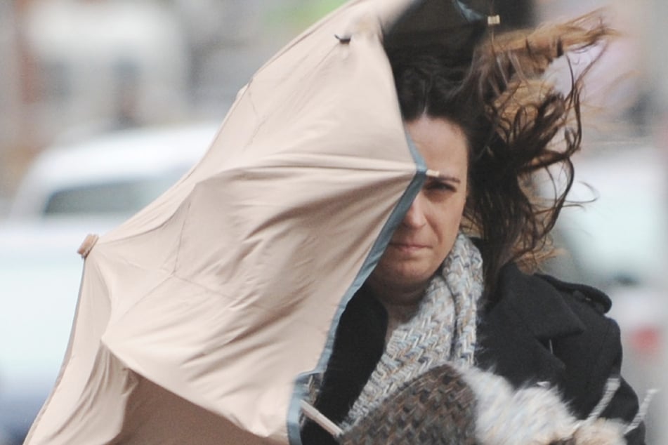 Neben Wind und Regen kann es in der Nacht auch gebietsweise schneien. (Symbolbild)